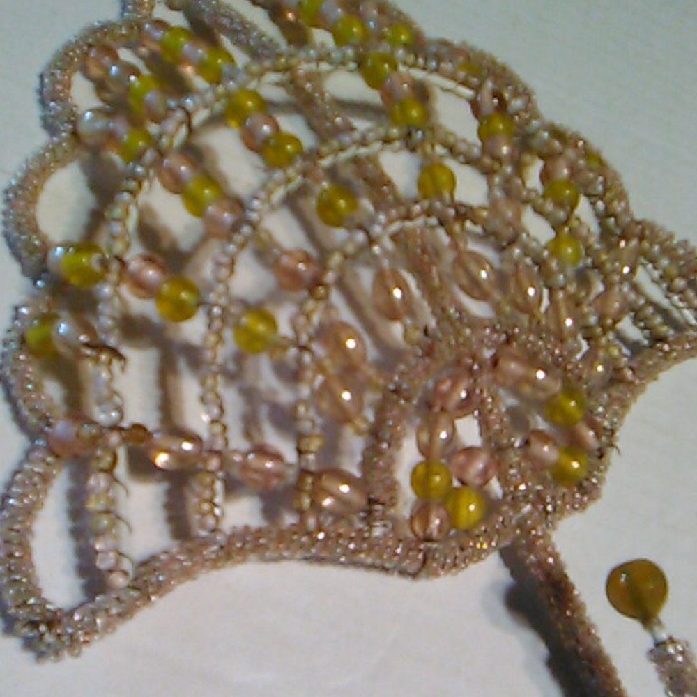 Beautiful Glass beaded Fan Style hook - Picture 4 of 8